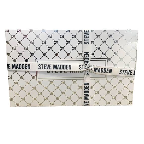 Steve Madden Hat and Scarf Set NIB Black Beanie Plaid Scarf Cozy - Picture 2 of 4